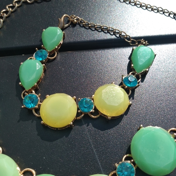 Green & Turquoise Statement Necklace, Gold Chain, with Matching Bracelet - Picture 3 of 9
